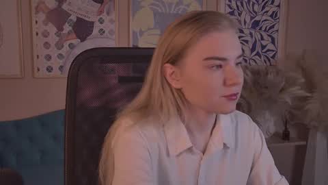 Snapshot of aprilserenity chatting on 12.20.25 April. All year round. online show from 12.20.25