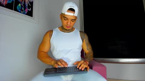 Snapshot of aquiles_elpapi chatting on 09.26.25 AquilesElpapi online show from 09.26.25