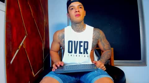 Snapshot of aquiles_elpapi chatting on 11.06.25 AquilesElpapi online show from 11.06.25