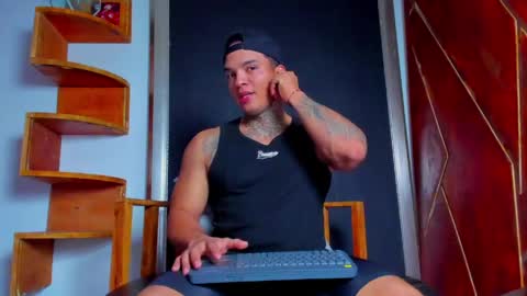Snapshot of aquiles_elpapi chatting on 04.14.26 AquilesElpapi online show from 04.14.26