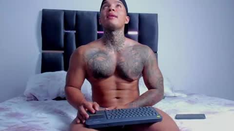 Snapshot of aquiles_elpapi chatting on 06.17.26 AquilesElpapi online show from 06.17.26