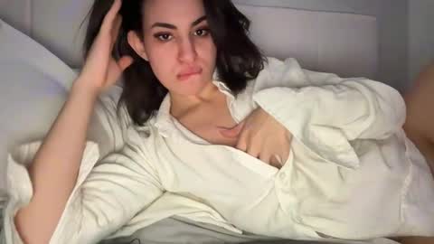 arabicbitchdream online show from 10.21.25