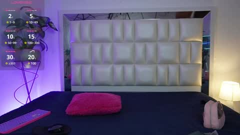 Snapshot of aradia_01 chatting on 12.11.24 online show from 12.11.24