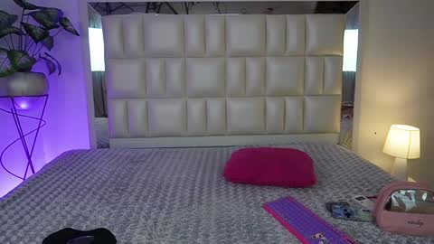 Snapshot of aradia_01 chatting on 12.18.24 online show from 12.18.24