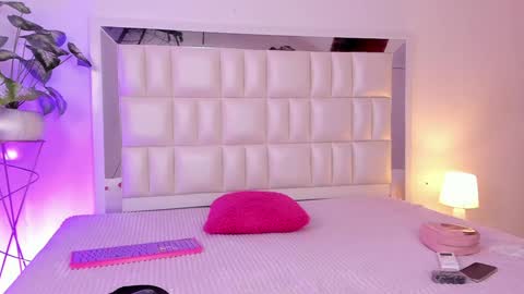 Snapshot of aradia_01 chatting on 12.31.24 online show from 12.31.24