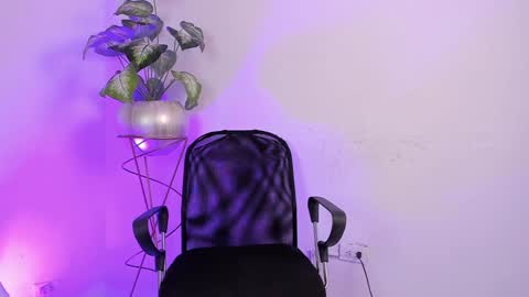 Snapshot of aradia_01 chatting on 01.22.25 online show from 01.22.25