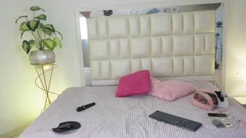 Snapshot of aradia_01 chatting on 01.26.25 online show from 01.26.25