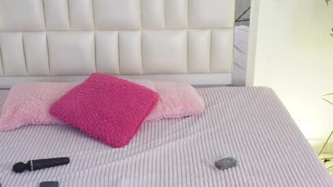 Snapshot of aradia_01 chatting on 02.12.25 online show from 02.12.25