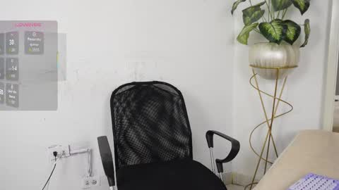 Snapshot of aradia_01 chatting on 09.20.25 online show from 09.20.25