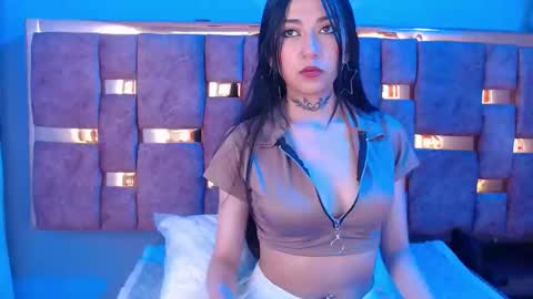 Snapshot of aranza_lov chatting on 12.18.25 Aranza. online show from 12.18.25