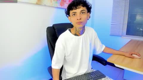 Arceluz  online show from 02.24.25