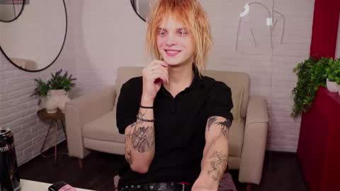 Snapshot of archiehali chatting on 10.15.25 archiehali online show from 10.15.25