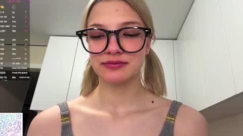 Caroline online show from 06.10.26