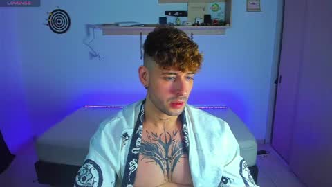 Snapshot of ares_blue chatting on 05.12.26 ares blue online show from 05.12.26