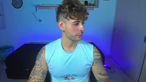 Snapshot of ares_blue chatting on 05.18.26 ares blue online show from 05.18.26