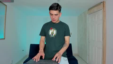 Snapshot of ares_johnsonn chatting on 10.03.25 Ares online show from 10.03.25
