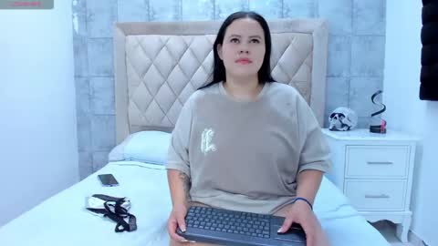 Snapshot of aresandgabby chatting on 09.13.25 Ares And Gabby online show from 09.13.25