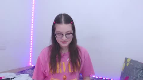 Snapshot of ari_james chatting on 09.18.25 Ahri James online show from 09.18.25