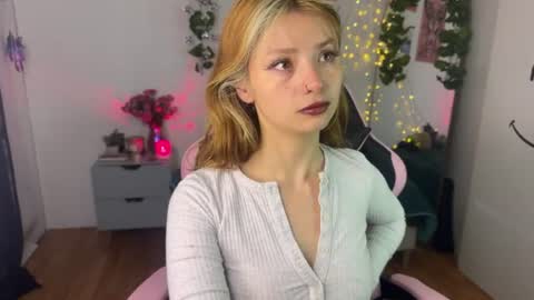 Snapshot of ari_kat666 chatting on 07.25.26 ari online show from 07.25.26