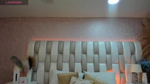 ari_lynn_ online show from 12.01.25