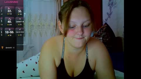 Snapshot of aria__dark chatting on 09.22.25 Aria online show from 09.22.25