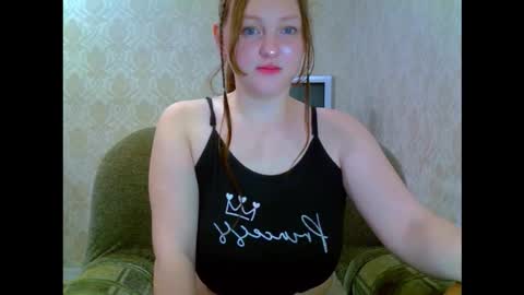 Snapshot of aria__dark chatting on 11.21.25 Aria online show from 11.21.25