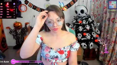 Snapshot of aria_alaia chatting on 10.10.25 Linda online show from 10.10.25