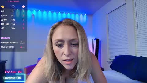 Snapshot of aria_b1 chatting on 01.29.25 Aria B online show from 01.29.25