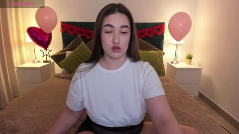 Snapshot of aria_blisss chatting on 02.19.25 aria_blisss online show from 02.19.25