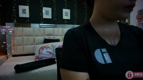 Snapshot of aria_bloomer chatting on 05.11.26 Ari online show from 05.11.26