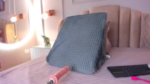 Snapshot of aria_greco chatting on 02.09.25 Aria  online show from 02.09.25