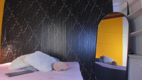 Aria Millers  online show from 11.04.25