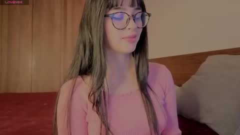 Snapshot of aria_mora chatting on 06.18.26 Roxxy online show from 06.18.26