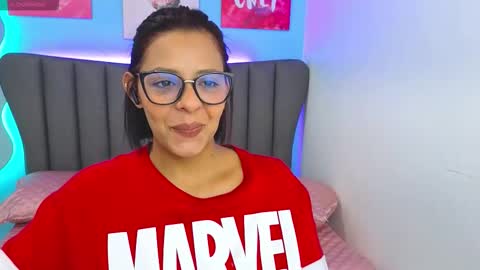 Snapshot of aria_russo chatting on 12.05.25 Aria online show from 12.05.25