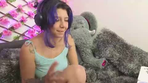 Snapshot of aria_silk chatting on 07.14.26 aria_silk online show from 07.14.26