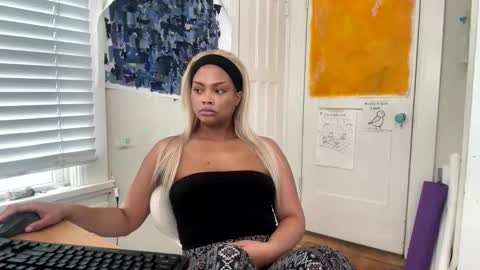 Snapshot of ariaatelier chatting on 01.06.26 Aria Atelier online show from 01.06.26