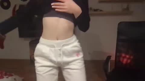 Snapshot of ariacreazy chatting on 12.28.24 AriaCreazy online show from 12.28.24