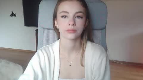 Snapshot of ariacreazy chatting on 10.17.25 AriaCreazy online show from 10.17.25