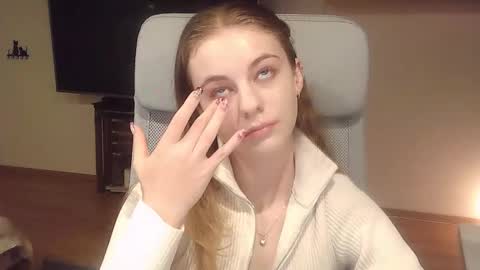 Snapshot of ariacreazy chatting on 10.25.25 AriaCreazy online show from 10.25.25