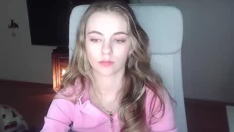 Snapshot of ariacreazy chatting on 12.13.25 AriaCreazy online show from 12.13.25