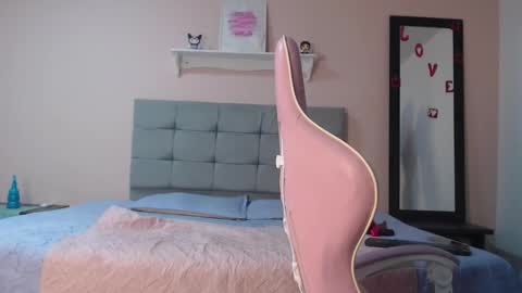 Snapshot of ariadeluca chatting on 02.18.26 ariadeluca online show from 02.18.26