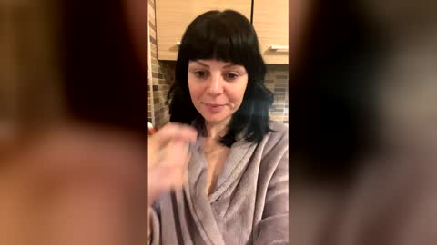 Snapshot of ariadna89 chatting on 12.13.25 Adriana online show from 12.13.25