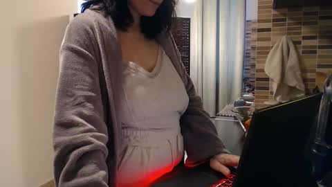 Snapshot of ariadna89 chatting on 12.15.25 Adriana online show from 12.15.25