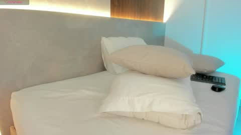 Snapshot of ariadna_boneville chatting on 04.09.26 A R I A D N A online show from 04.09.26