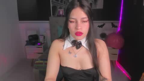 Snapshot of ariadna_dawson8 chatting on 12.21.25 Ari online show from 12.21.25