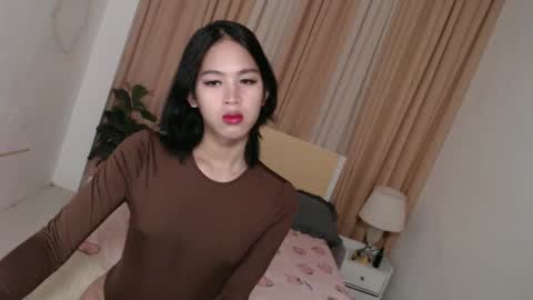 Snapshot of ariahooper chatting on 12.24.24 Christine JorgensenChristmas wish breasts implants online show from 12.24.24