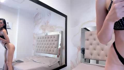 Snapshot of ariana_bleze chatting on 02.19.26 ariana_bleze online show from 02.19.26