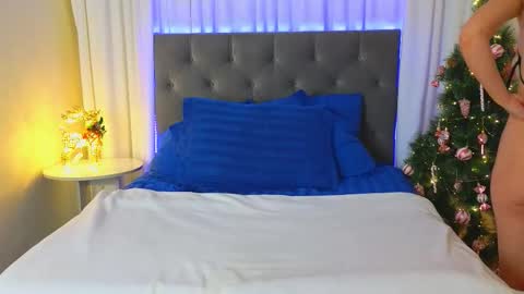 Snapshot of ariana_petite chatting on 01.12.26 Ariana online show from 01.12.26