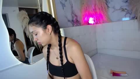 Snapshot of ariana_toro chatting on 12.05.25 ariana_toro online show from 12.05.25