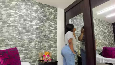 Snapshot of arianaablack chatting on 03.08.25 Ariana online show from 03.08.25